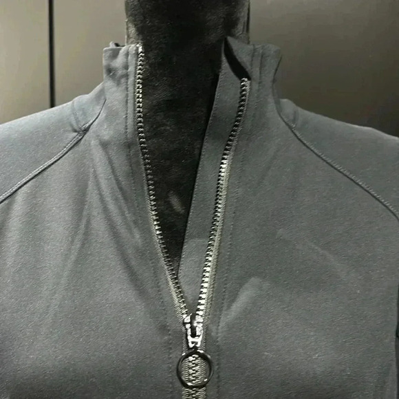 Fabletics Jacket,Hip pockets,thumb holes,hidden mesh back w/media pocket - Picture 2 of 15